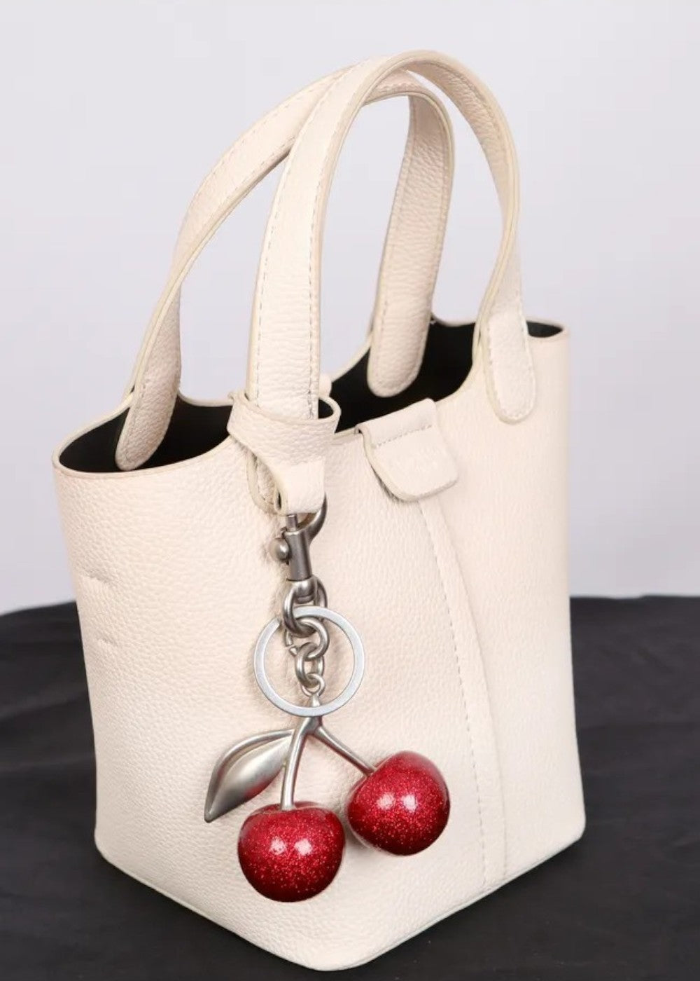 Rød kirsebær charm